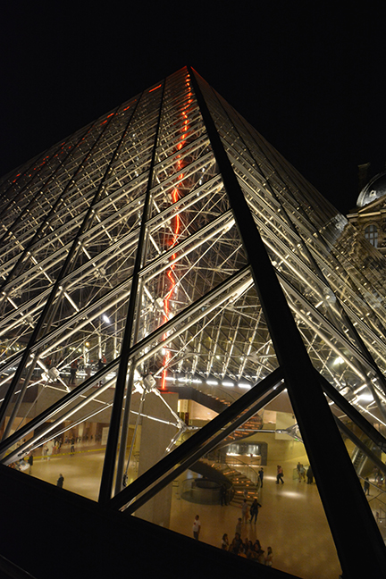 pyramide Paris